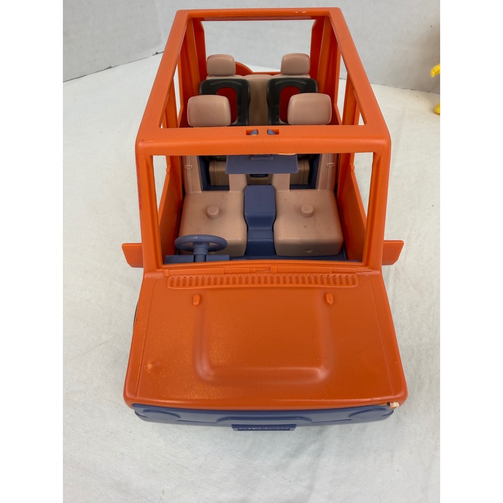 Bluey Heeler Family 4WD Vehicle and 10 Figure Play Set Orange Car Mackenzie Coco - Picture 6 of 7